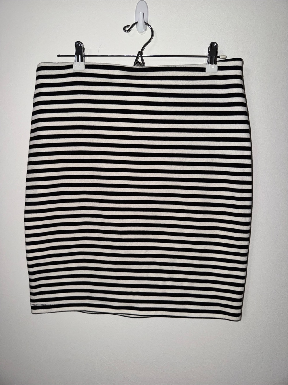 GAP Women’s Black and White Striped Pencil Skirt